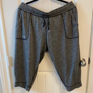 Under Armour Capri pant inseam  20 inches xl excellent Condition no pilling